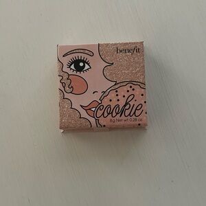 Benefit cosmetics highlighter in the shade cookie